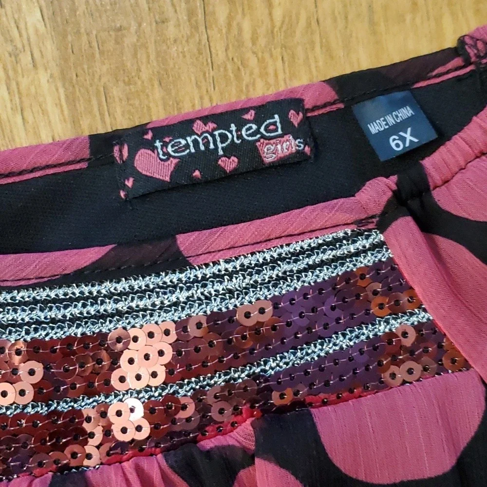 Tempted Pink‎ Polka Dot Sequin Flowy Top with Black Cherokee Pants Outfit